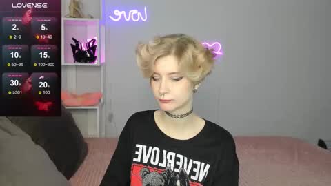 Snapshot of julescrown chatting on October 19, 12:55 am Jules online show from October 19, 12:55 am