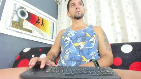 juleslake2 online show from April 1, 1:41 pm