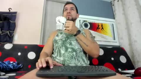 Snapshot of juleslatin122 chatting on June 25, 11:37 am Jules online show from June 25, 11:37 am
