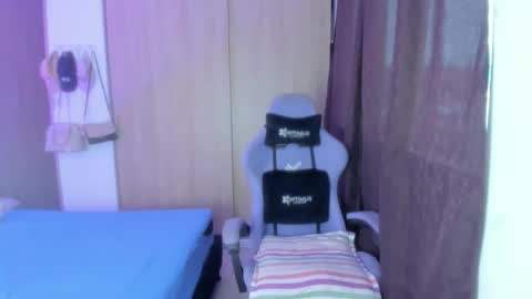 juli_santos_22 online show from May 2, 10:26 pm