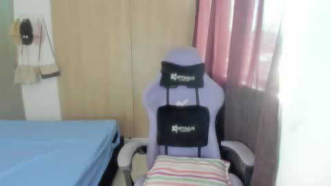 juli_santos_22 online show from May 3, 4:13 pm