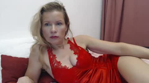 Snapshot of julia_giulia chatting on February 5, 1:04 am julia_giulia online show from February 5, 1:04 am