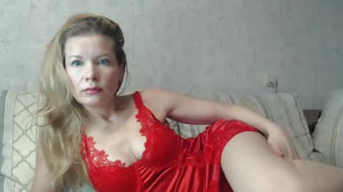 Snapshot of julia_giulia chatting on February 15, 1:31 am julia_giulia online show from February 15, 1:31 am