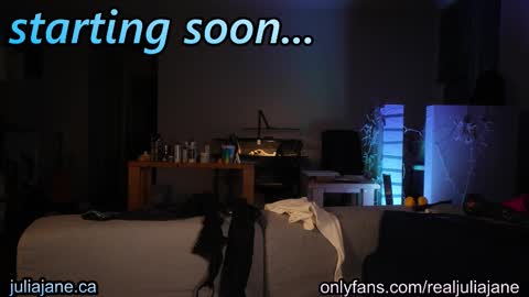 Julia Jane online show from February 7, 2:48 am