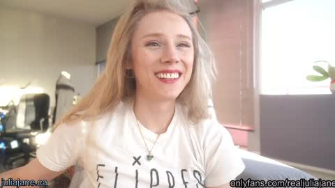 Julia Jane online show from April 7, 1:06 am