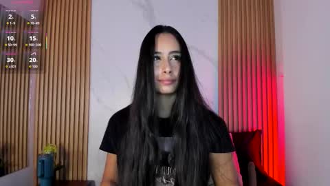 J U L IA   M A R T I N E Z online show from February 12, 11:38 am