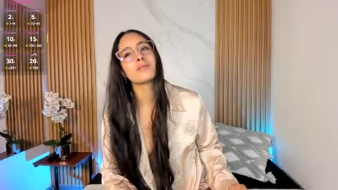 J U L IA   M A R T I N E Z online show from April 17, 11:35 am