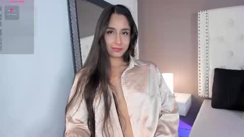 Snapshot of julia_martinezz_ chatting on June 17, 11:45 am J U L IA M A R T I N E Z online show from June 17, 11:45 am