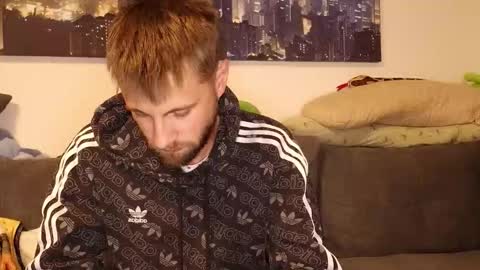 julia_official online show from September 24, 8:34 pm