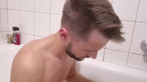 julia_official online show from October 18, 9:04 pm