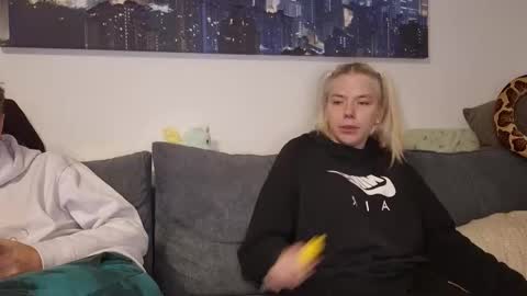 julia_official online show from November 9, 8:07 pm