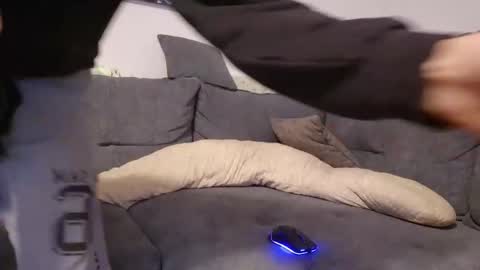 julia_official online show from November 15, 6:37 pm