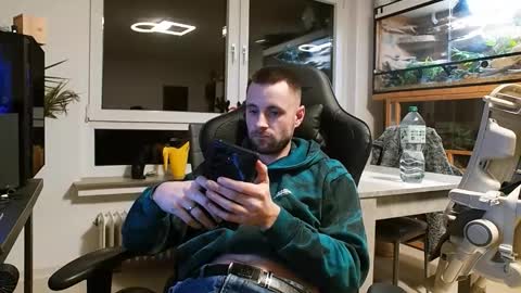 julia_official online show from February 19, 6:26 pm