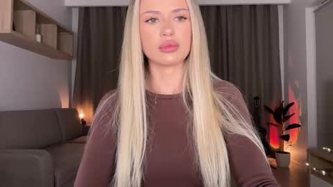 Julia R Le online show from October 1, 10:49 pm