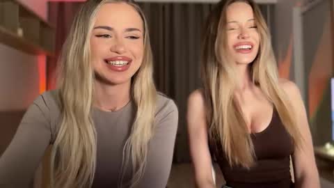 Julia R Le online show from November 4, 10:42 pm