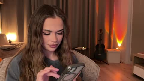 Julia R Le online show from April 2, 8:17 pm