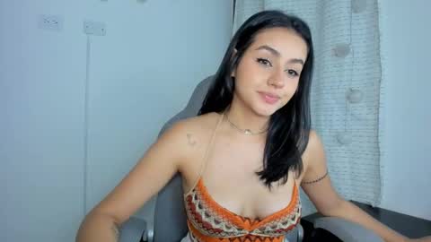 julia_strauns online show from February 12, 8:38 am