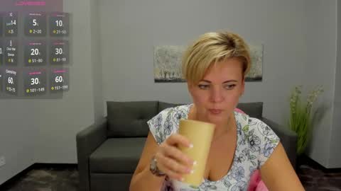 Julia online show from December 6, 1:44 pm