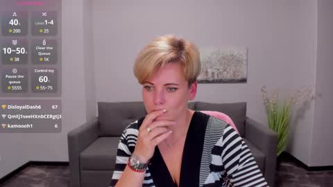 Julia online show from December 11, 4:42 pm