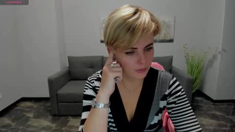 Julia online show from December 12, 5:26 pm