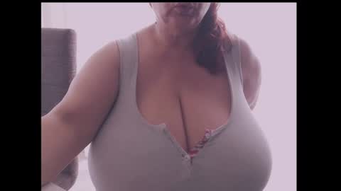 julialiones online show from June 22, 1:52 pm