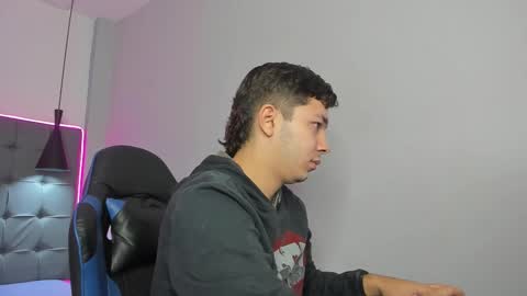 julian_smith21 online show from February 26, 12:15 pm