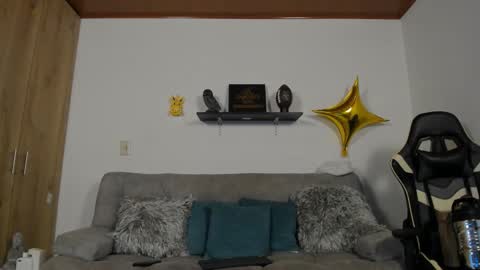 julian_wallace online show from September 16, 4:08 pm