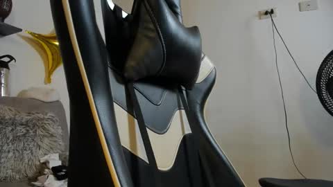 julian_wallace online show from September 17, 3:03 pm