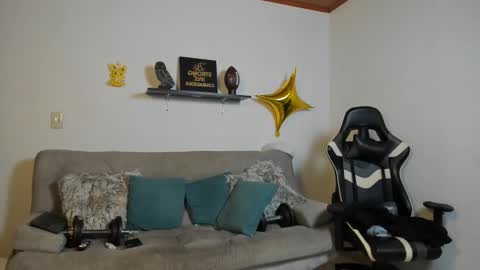 julian_wallace online show from December 4, 5:54 pm