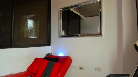 julian_wallace online show from March 11, 3:29 pm