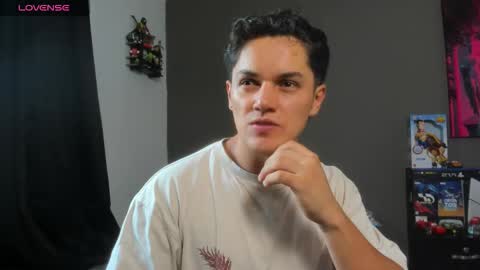 Snapshot of julian_wallace chatting on May 28, 8:50 pm julian_wallace online show from May 28, 8:50 pm