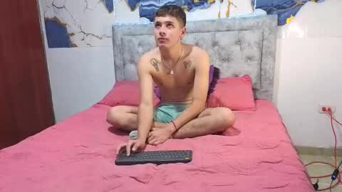 Snapshot of julian_wolf18 chatting on March 10, 5:07 pm julian online show from March 10, 5:07 pm