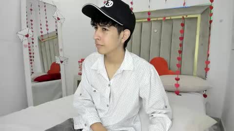 Julian online show from February 16, 7:43 pm