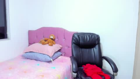Snapshot of juliana_aristizabal_ chatting on May 14, 2:51 am juliana Aristizabal online show from May 14, 2:51 am