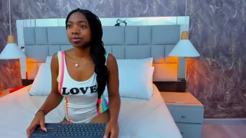 juliana_glam online show from May 19, 2:23 pm