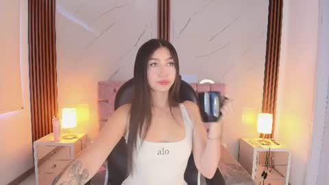 Snapshot of julianaa_castro chatting on July 24, 12:14 pm JULIANA CASTRO online show from July 24, 12:14 pm