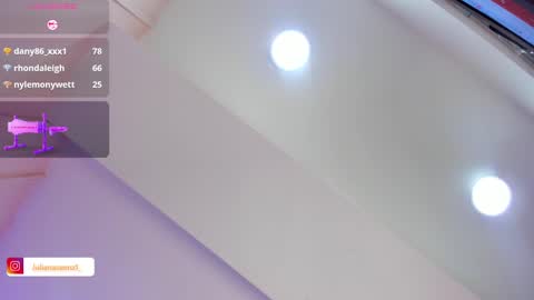 Juliana online show from December 6, 5:55 pm