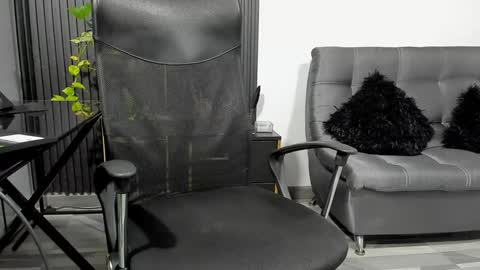 Julian online show from February 5, 1:58 am