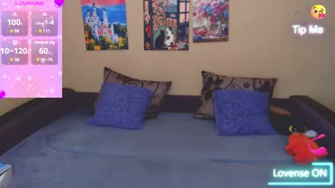 Snapshot of juliasane_ chatting on June 22, 6:10 am Jul online show from June 22, 6:10 am