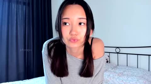 julia online show from March 1, 9:07 am