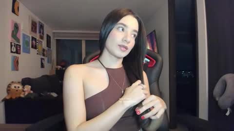 Snapshot of julidavila chatting on November 8, 12:33 am Jeimy Help me to reach 100 thumbs up online show from November 8, 12:33 am