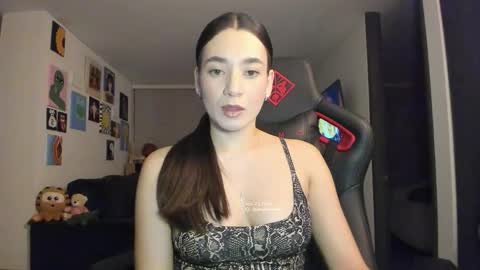 Snapshot of julidavila chatting on November 24, 1:27 am Jeimy Help me to reach 100 thumbs up online show from November 24, 1:27 am