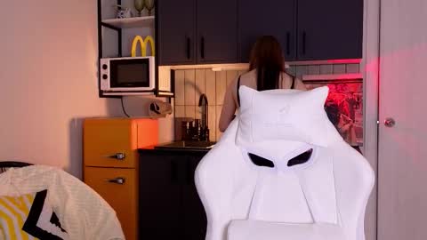 Snapshot of julidropp chatting on December 3, 6:06 pm julidropp online show from December 3, 6:06 pm