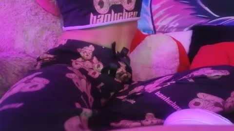 Snapshot of julie13tuyo chatting on November 25, 8:53 pm Julie-Game online show from November 25, 8:53 pm