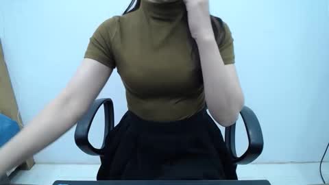 julie9x online show from March 3, 8:59 pm