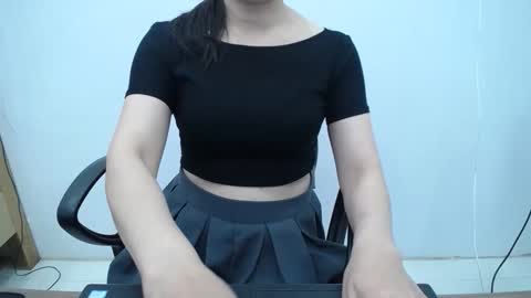 julie9x online show from April 16, 8:59 am