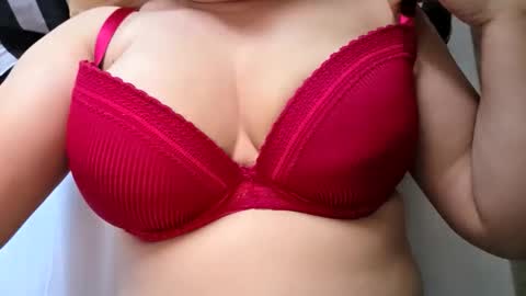 Julie online show from April 20, 5:48 pm