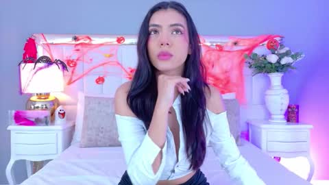 Snapshot of julie_bennet chatting on October 27, 3:21 am Juliet Bennet online show from October 27, 3:21 am