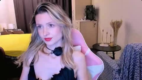 Julie online show from February 4, 3:29 pm