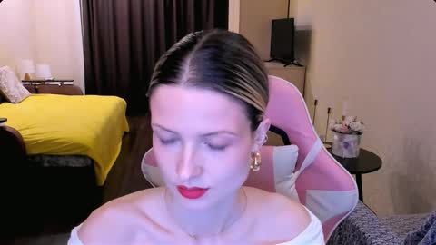 Julie online show from February 13, 4:58 pm